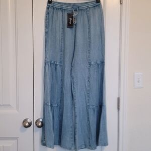 NWT Light Vintage Wash Chambray Tiered Palazzo Leg Pants